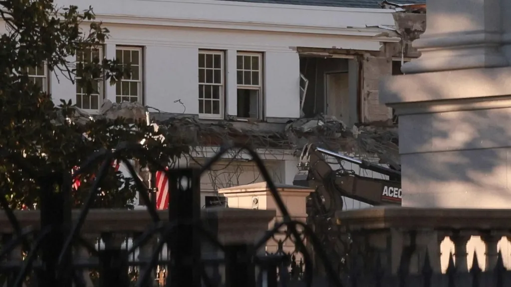 Demolition Begins on East Wing of the White House for Trump Ballroom 12 image 12